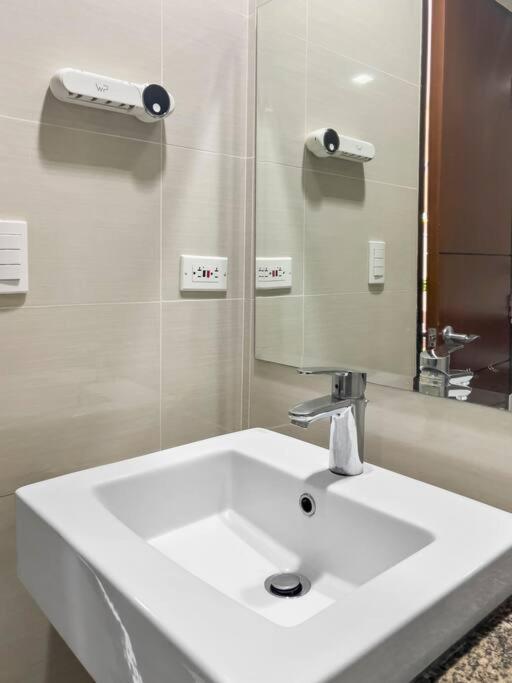 One Uptown Residences Bgc Taguig Eksteriør billede