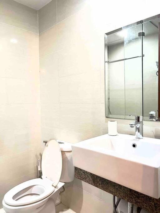 One Uptown Residences Bgc Taguig Eksteriør billede